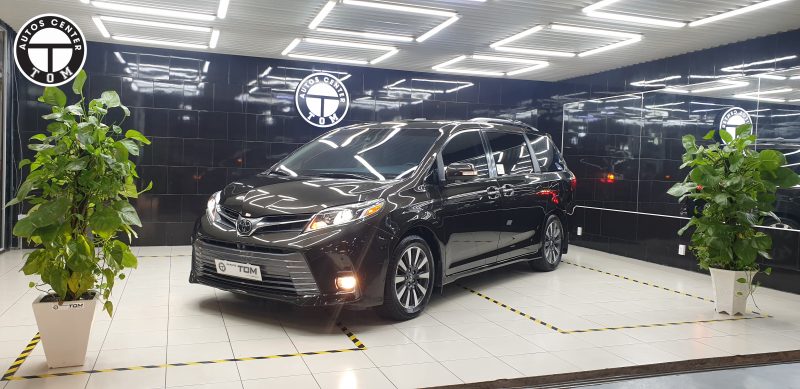 Giá Toyota Sienna limited premium 2019.