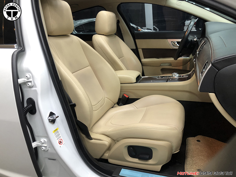 hàng ghế phụ phía trước Jaguar XF 2.0T Premium