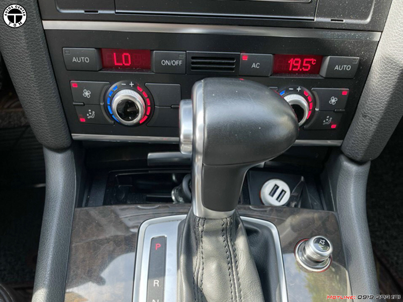 Cần số trên Audi Q7.