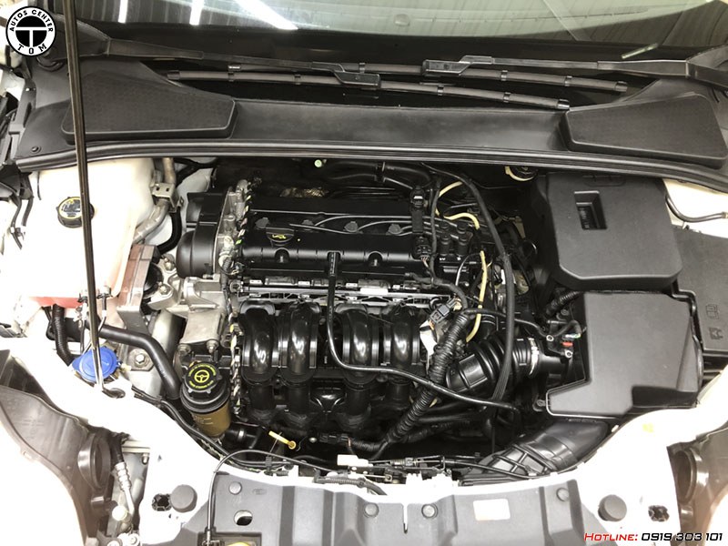 Ford Focus 2013 được trang bị loại động cơ xăng Duratec 1.6L phun nhiên liệu trực tiếp với công suất cực đại là 125 mã, với hộp số sàn 5 cấp đảm bảo khả năng linh hoạt và tiết kiệm nhiên liệu tối ưu.