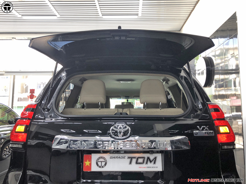 Cốp xe Toyota Land Cruiser Prado 2019 