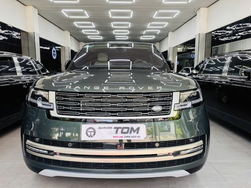 Rolls-Royce Phantom 7 bản ngắn, Phantom 7 bản dài và Range Rover 2022 xanh ngọc lục bảo tại Tom Autos Center.