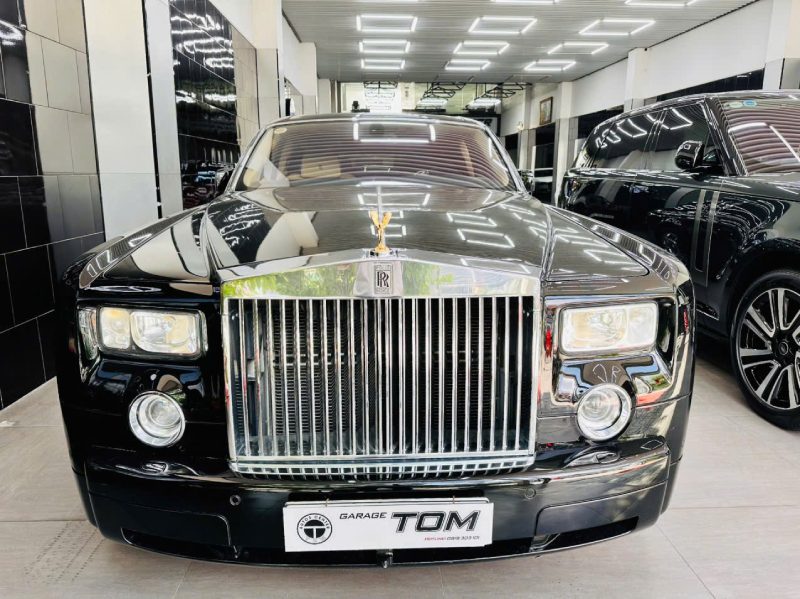 Rolls-Royce Phantom 7 bản ngắn, Phantom 7 bản dài và Range Rover 2022 xanh ngọc lục bảo tại Tom Autos Center.